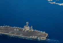 With missiles and drones, the Houthis announce the targeting of an American aircraft carrier