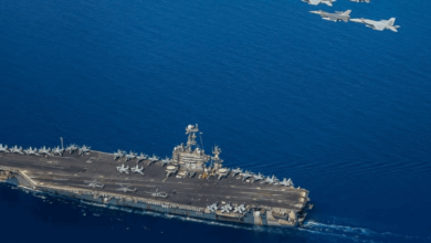 With missiles and drones, the Houthis announce the targeting of an American aircraft carrier