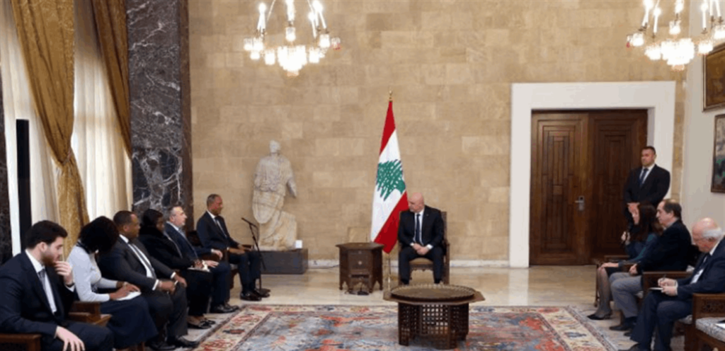 Aoun received from the Gabonese Minister of Tourism a message from his counterpart that included the keenness to strengthen relations between the two countries