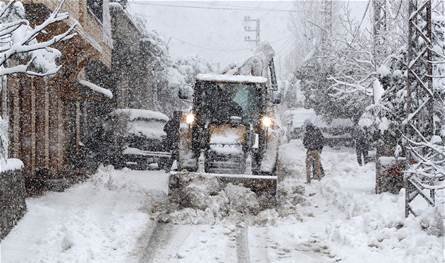 Because of the formation of ice .. Here are the state of mountain roads in the morning