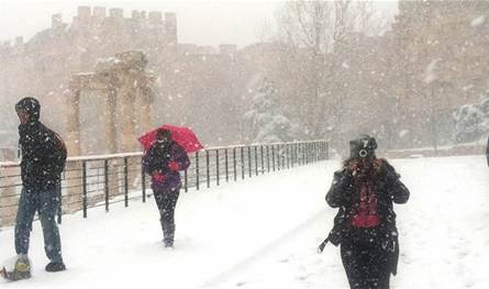 At night, the ice is closed most of Baalbek schools