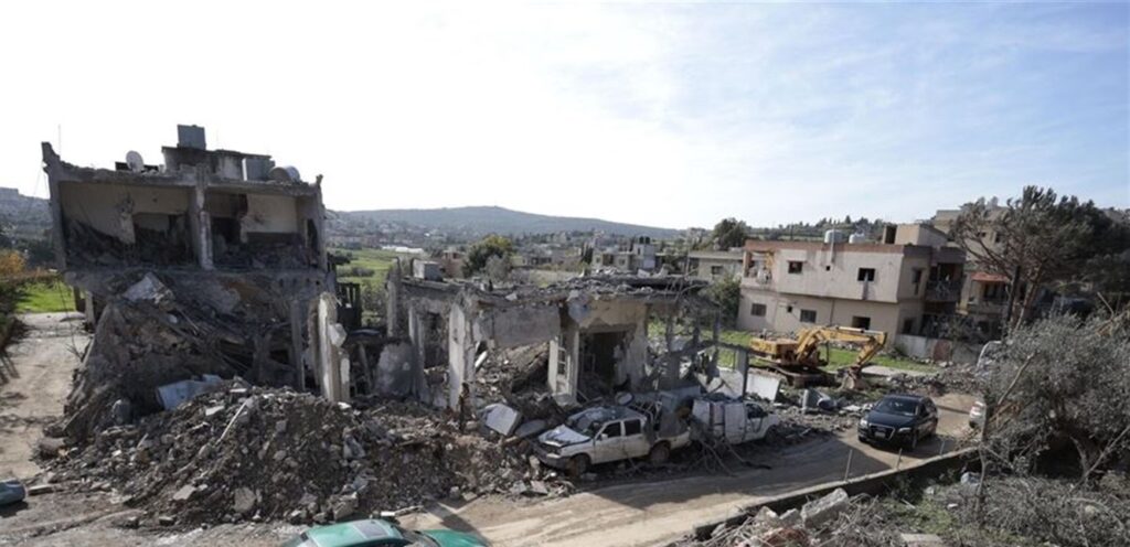 Lebanon today »in the south .. The Israeli army set fire to homes