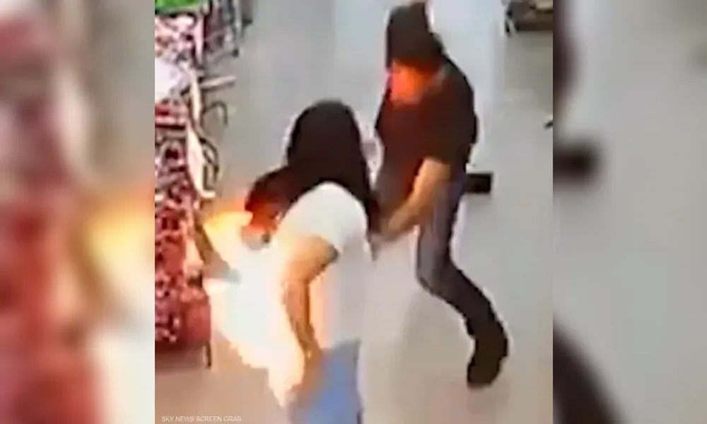 Video: A telephone explosion in a woman’s pocket inside a supermarket!