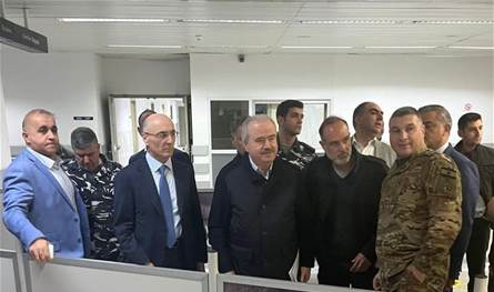 An inspection tour of some ministers at the airport