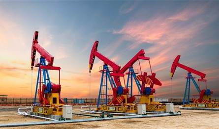 Oil prices have declined with the continued concern of investors about the impact of customs duties