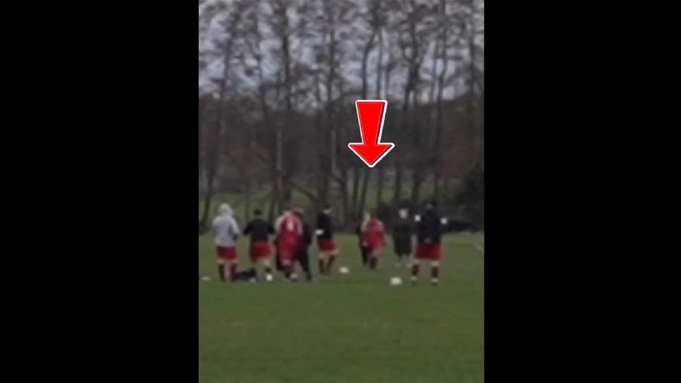 Video – A woman hit her partner on the football field because of “betrayal”