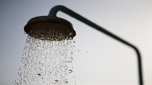 Bathing in the morning or evening … What timing is more appropriate for your health and the quality of your sleep?